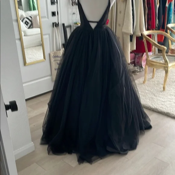 Mac Duggal Plunge Neck, Low Back Full Skirt Black Evening Gown - Picture 11 of 13